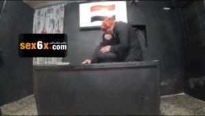 سكس عربي حصري لايف: سكرتيره تنتاك من مديرها في المكتب وتقوله اول مره اخون زوجي – سكس في المكتب عربي – بدقة عالية 1080p HD بدون حذف
