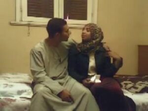 سكس مصري منزلي حصري: شاب مصري جايب حبيبته البيت ويقلها هدومها وينكها في طيزها ويصورها من غير ما تعرف – سكس مصري – بدقة عالية 1080p HD