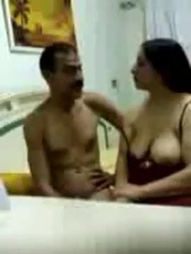 فضيحة سكس مصري نار: شرموطة مصرية مع عشيقها ناكها جامد على السرير – سكس ساعة ونص – سكس نيك مصري – سكس تصوير منزلي – كامل بجودة عالية HD